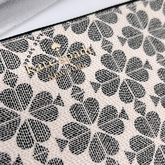 Kate Spade Lucy Spade Flower Medium L-zip Wristlet Black Multi - Picture 2 of 15
